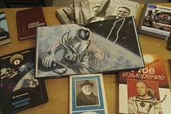 Книжно-иллюстративная выставка ко Дню космонавтики и юбилею Ю.Гагарина  250.jpg